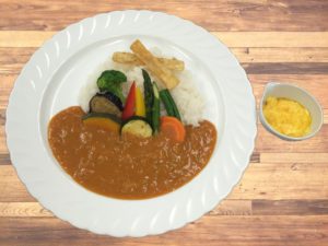 ●彩り野菜カレー　スクランブルエッグ添え　￥1,370